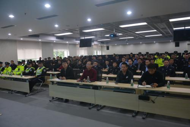 公司管理人员进行安全培训